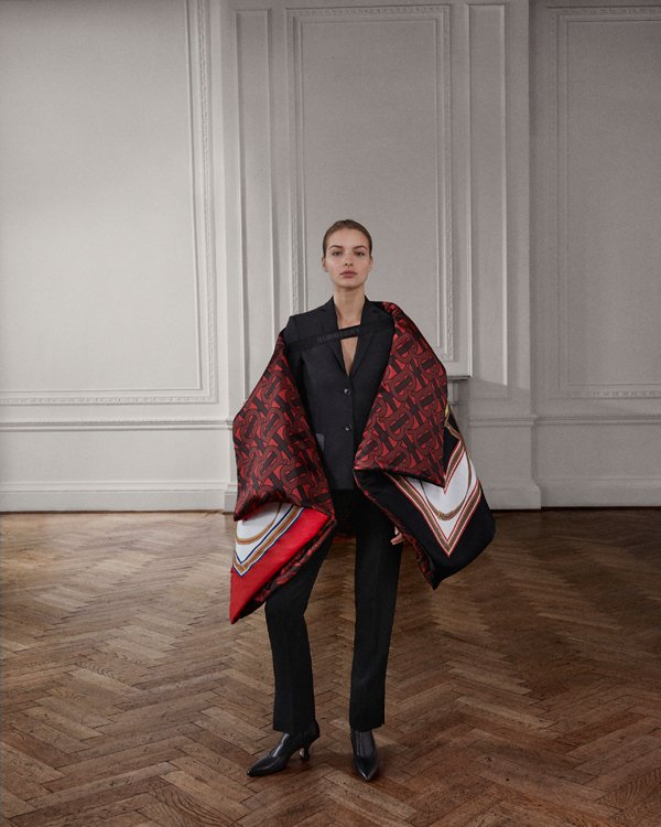 Burberry 2025服装品牌发布秀