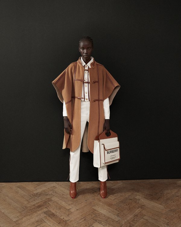 Burberry 2025服装品牌发布秀