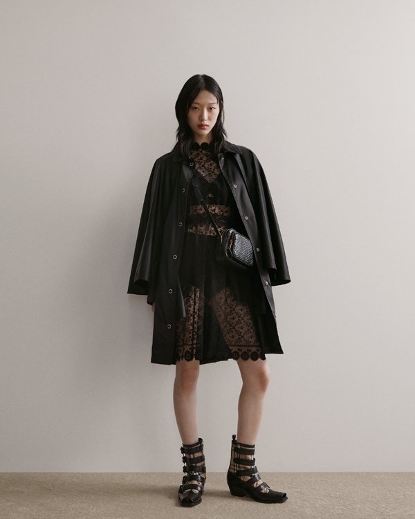 Burberry 2025服装品牌发布秀