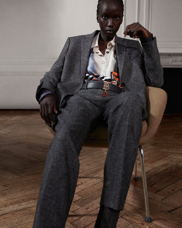 Burberry 2025服装品牌发布秀