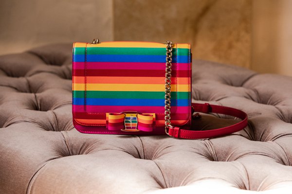菲拉格慕(Ferragamo) 全新圣诞季:绮丽彩虹 缤纷假日
