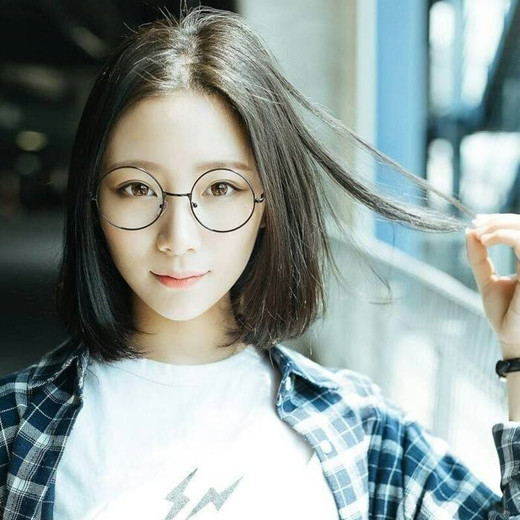 女生中分短发发型图片 女生中分短发帅气