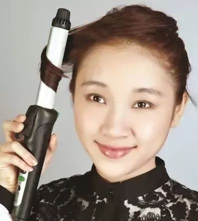 短发刘海怎么编