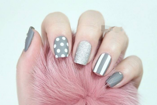 磨砂美甲怎么做 磨砂美甲教程