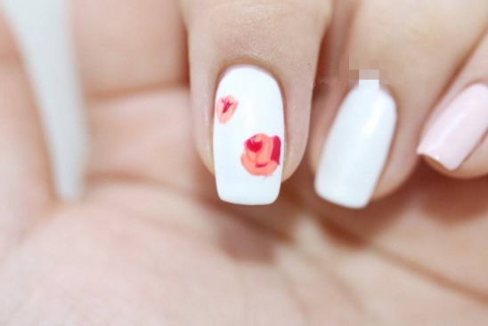 玫瑰美甲画法步骤图片 手绘玫瑰美甲图片