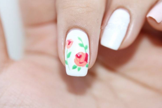 玫瑰美甲画法步骤图片 手绘玫瑰美甲图片