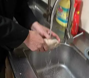 卤猪蹄的家常做法 卤猪蹄自己怎么做好吃