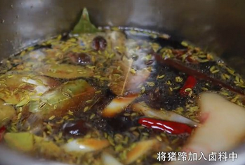 卤猪蹄的家常做法 卤猪蹄自己怎么做好吃