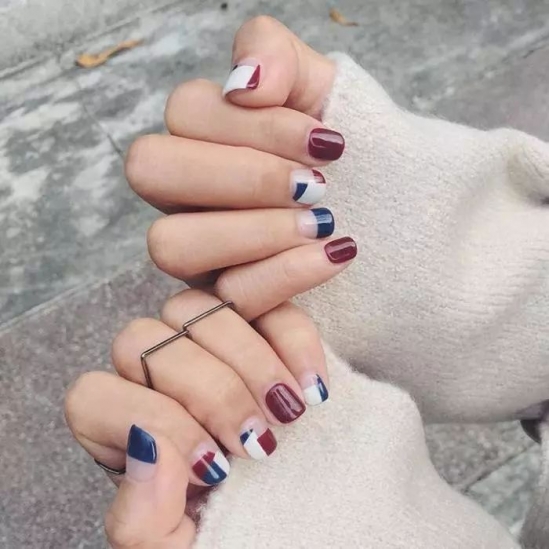女生秋冬做什么美甲好看 2025秋冬流行美甲图片