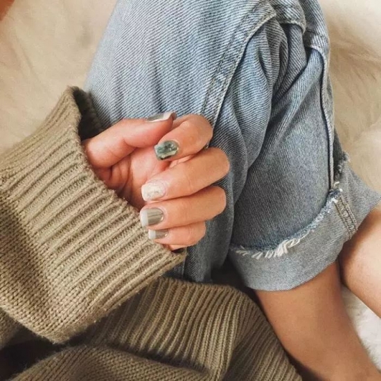 女生秋冬做什么美甲好看 2025秋冬流行美甲图片