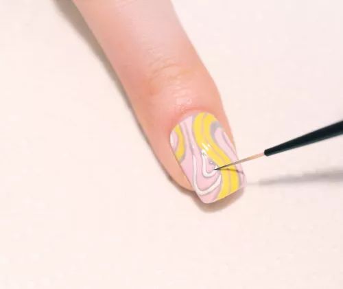 女生秋冬做什么美甲好看 2025秋冬流行美甲图片