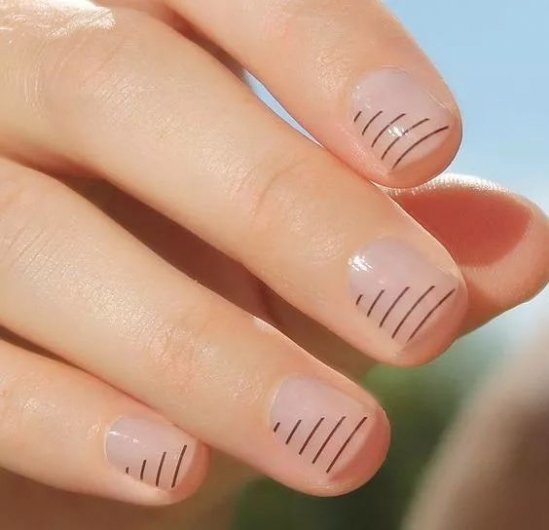 女生秋冬做什么美甲好看 2025秋冬流行美甲图片