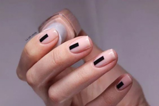 女生秋冬做什么美甲好看 2025秋冬流行美甲图片