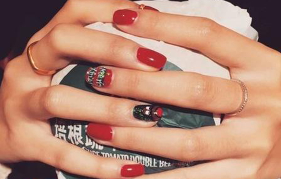 圣诞美甲图片2025 圣诞款美甲