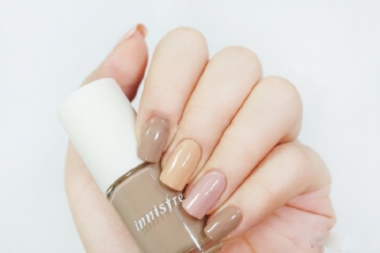 莫兰迪色丝绒美甲教程  莫兰迪色丝绒美甲怎么做