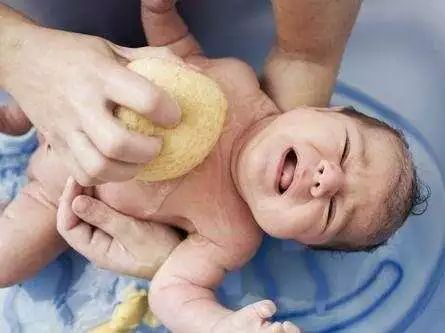 给宝宝洗澡要注意什么