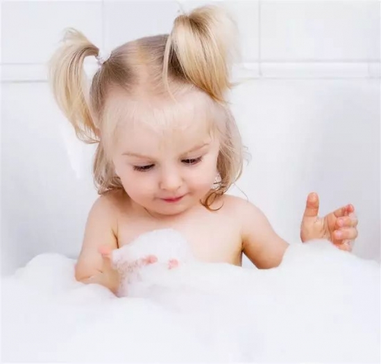 给宝宝洗澡注意什么