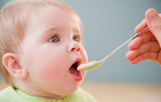 宝宝拉绿色大便是怎么回事 宝宝大便绿色怎么回事