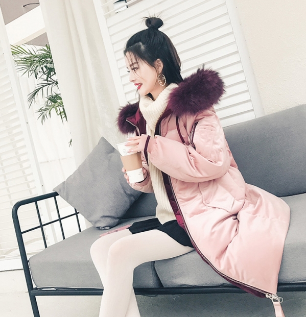 粉色羽绒服搭配图片 粉色羽绒服怎么搭配