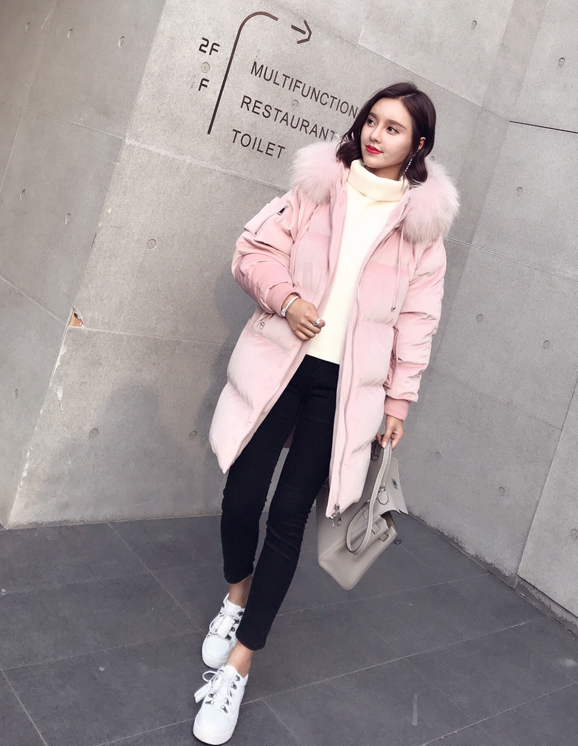 粉色羽绒服里面配什么 粉色羽绒服搭配什么毛衣