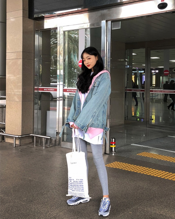 牛仔上衣配什么鞋 牛仔上衣鞋子图片