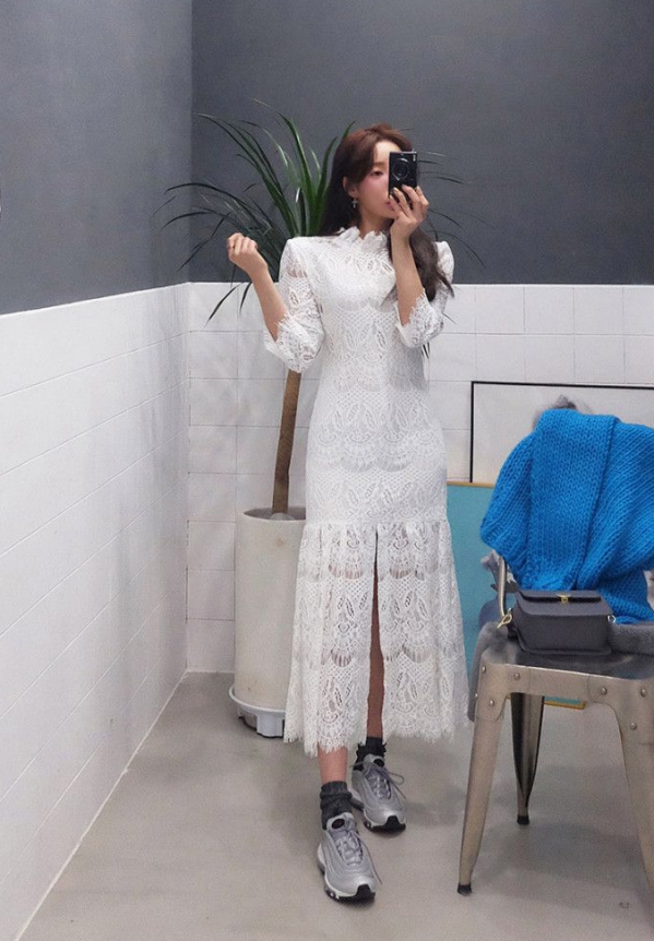 白色蕾丝连衣裙搭配图 白色蕾丝连衣裙美女