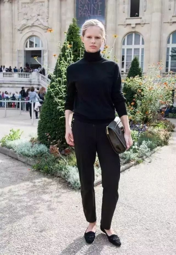小黑裤配什么上衣 小黑裤怎么搭配衣服