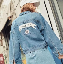秋天女穿什么牛仔衣好看 女生秋冬牛仔外套怎么搭配