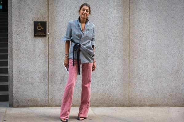 灯芯绒粉色裤子搭配 灯芯绒粉色裤子搭配图片