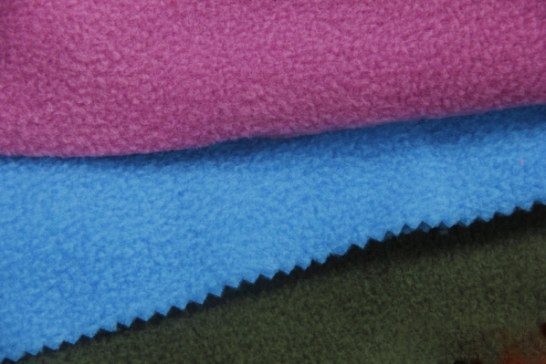 摇粒绒跟不倒绒的区别 摇粒绒和不倒绒有什么不同