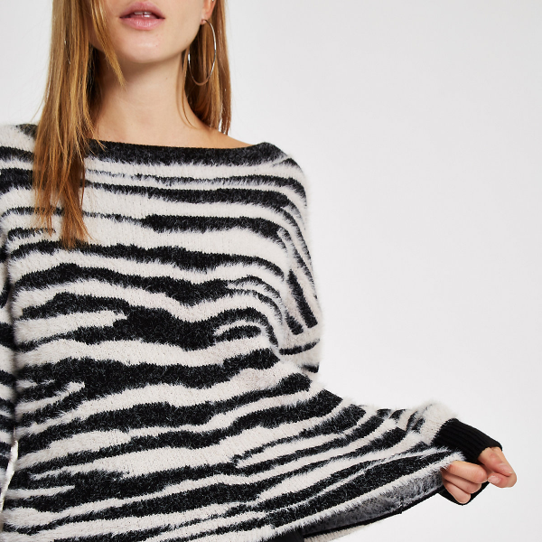 花纹毛衣如何搭配 女生花纹毛衣