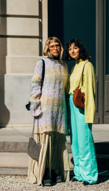 浅色毛衣怎么搭配外套 浅色毛衣怎么搭配图片