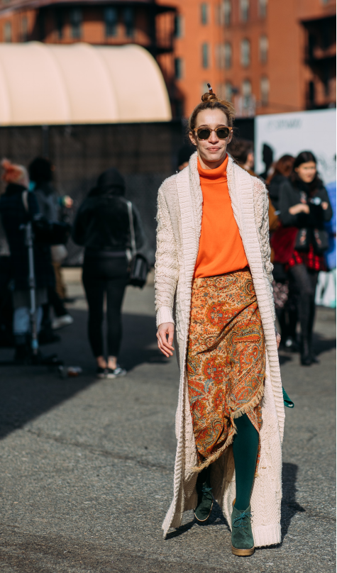 浅色毛衣怎么搭配外套 浅色毛衣怎么搭配图片