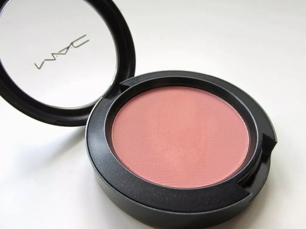 珊瑚色口红 2025流行什么颜色