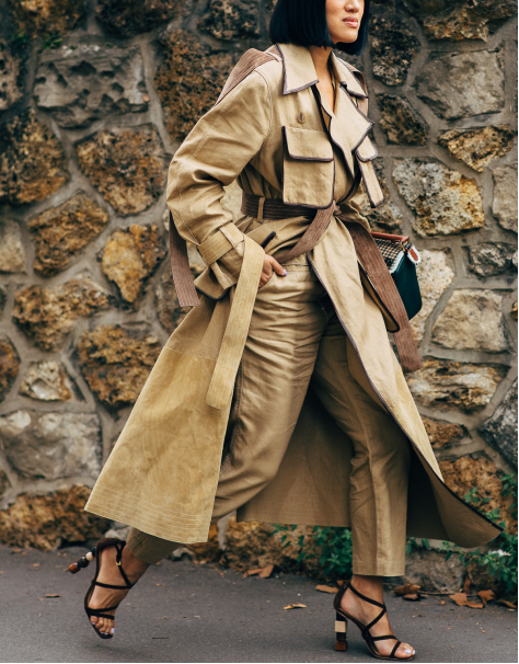 卡其色大衣搭配 卡其色大衣搭配什么颜色