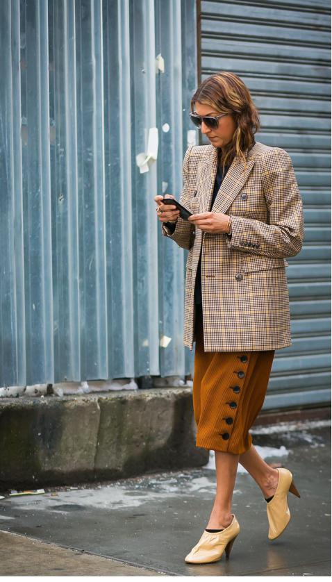 灯芯绒裙子配什么鞋 灯芯绒裙子怎么搭配鞋子