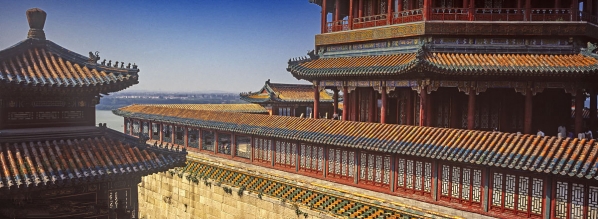 “两面派”的故宫和美上天的中国风,我似乎秒懂了Gucci那极繁华丽背后的“伎俩”