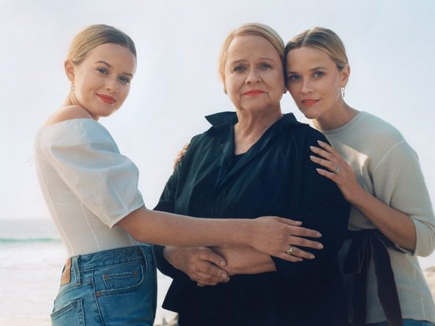 Vogue 2025年2月刊时尚杂志摄影图片 影星Reese Witherspoon出镜演绎