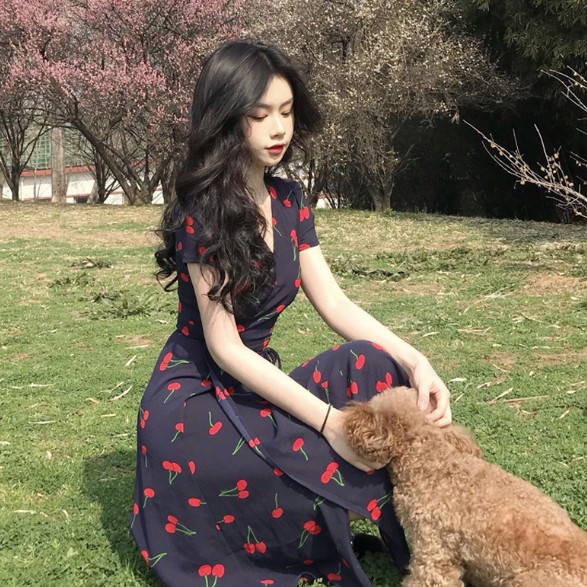 穿连衣裙的季节,就不要朝三暮四了