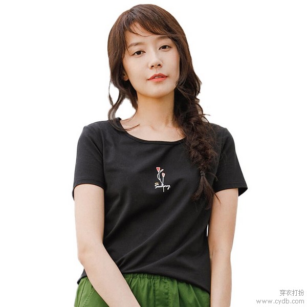 酷女孩专属,黑色T恤个性不甜腻