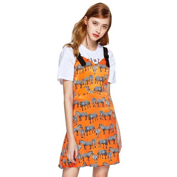 清凉曼妙,吊带连衣裙性感飞扬