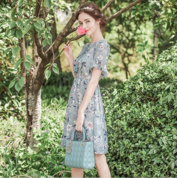 春夏之交 碎花裙来报到