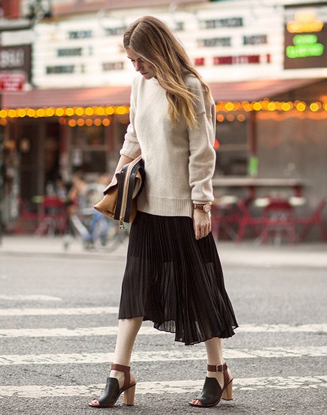 活力春夏季,趣味百褶为造型解腻