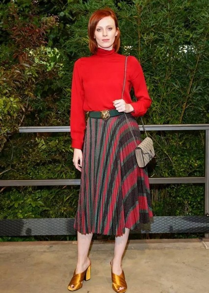 活力春夏季,趣味百褶为造型解腻