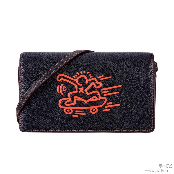 不下线的流行色,黑色单肩包经典长存