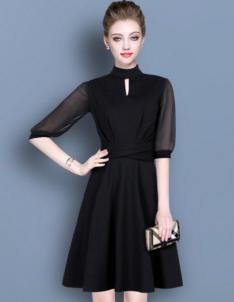 穿连衣裙的季节,就不要朝三暮四了