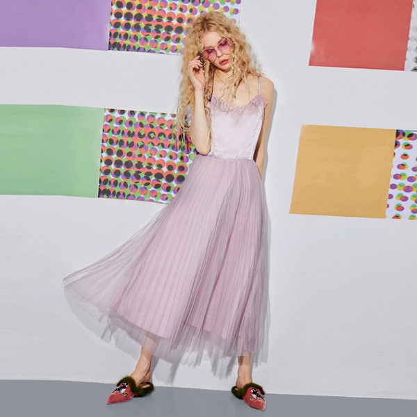 活力春夏季,趣味百褶为造型解腻