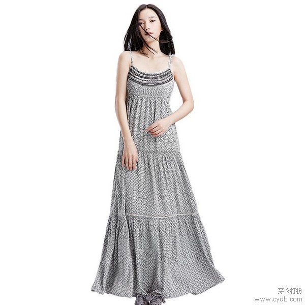 闷热炙烤季,吊带裙化身清凉尤物