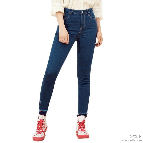 深色牛仔裤,高腰款假装腿长逆天