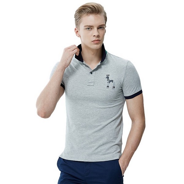 活力不掉队,浅色POLO衫谱写青春